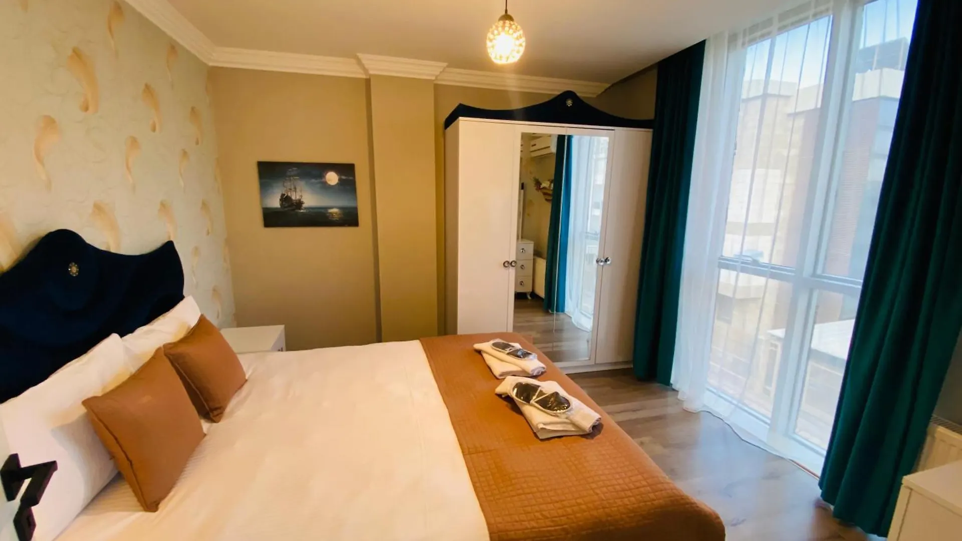 Royal Loft Suit Antalya 4*,