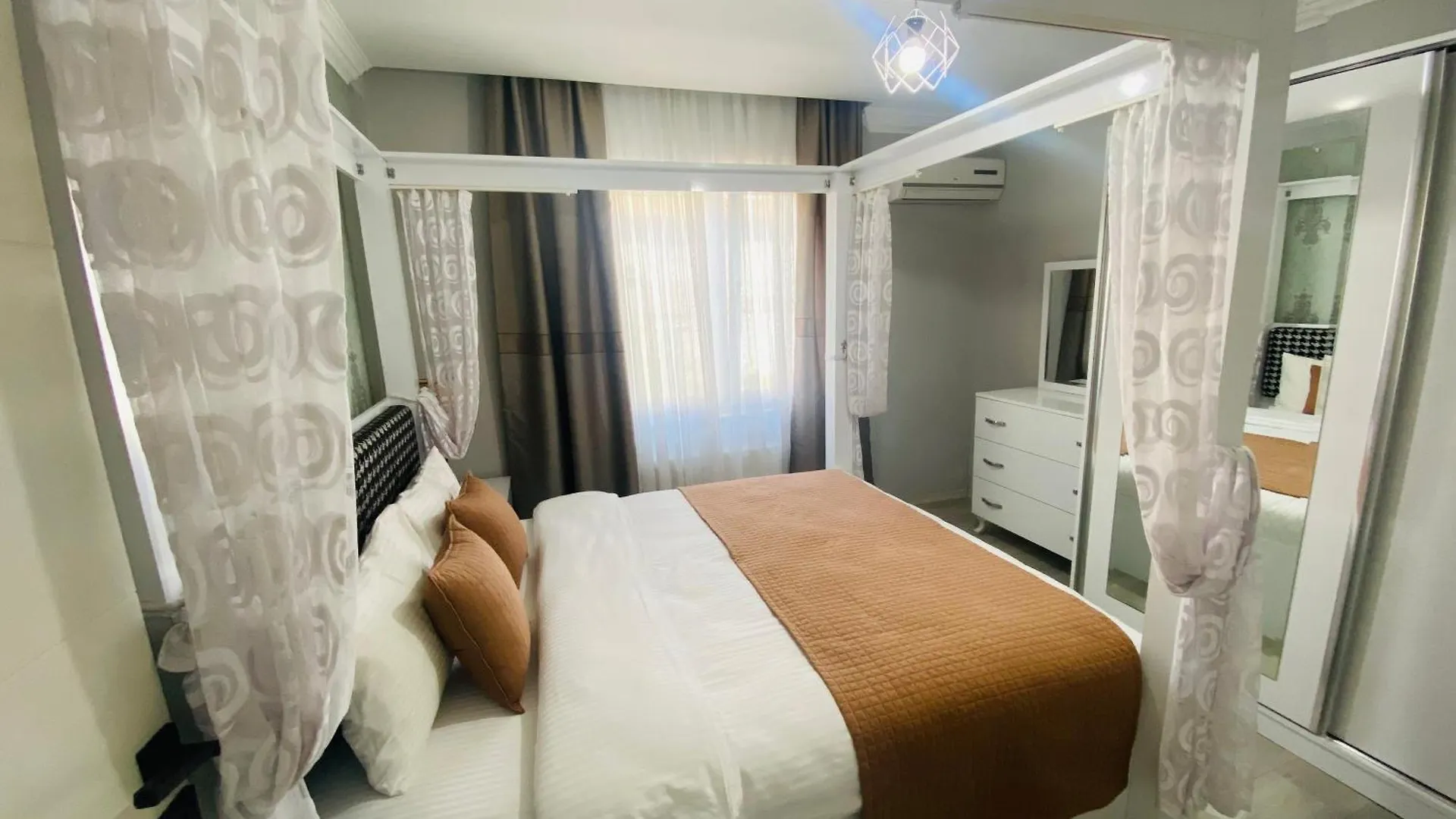 Royal Loft Suit Antalya 4*,  Türkiye